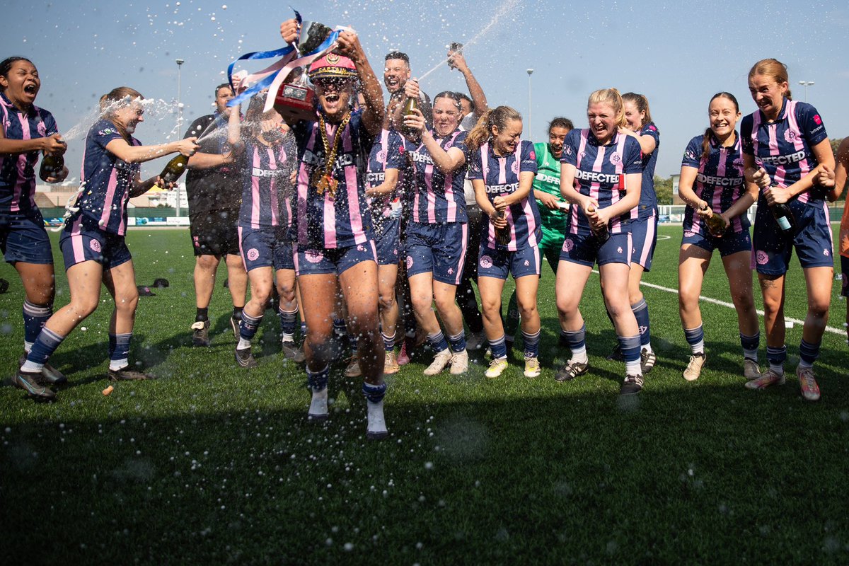 DHFC_W's tweet photo. Good morning 👋 

#DHFC 💖💙 #Spicy 🌶️ https://t.co/HgrsqByRu5