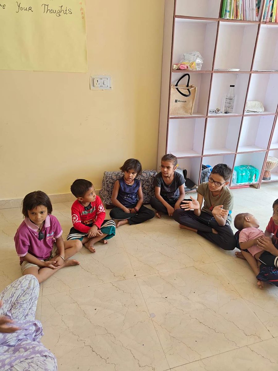 Some glimpses of our Interactive Storytelling Sessions for kids of migrant workers who are unable to join formal schooling! 🎉📚

 We teach them through the magic of storytelling.
#InteractiveStorytelling #KaryashalaFoundation #KidsActivities #CreativeLearning #JoinTheAdventure