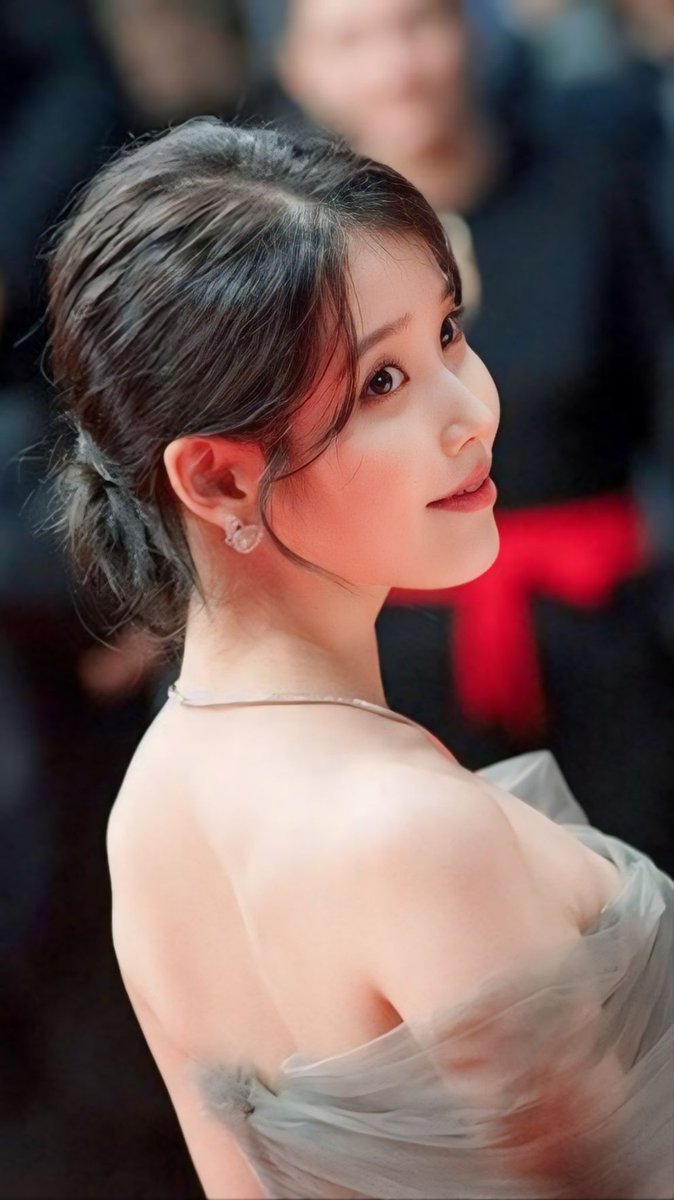 Cannes 🌿
#HanSoHee 2024
#JeonYeoBeen 2023
#IU 2022