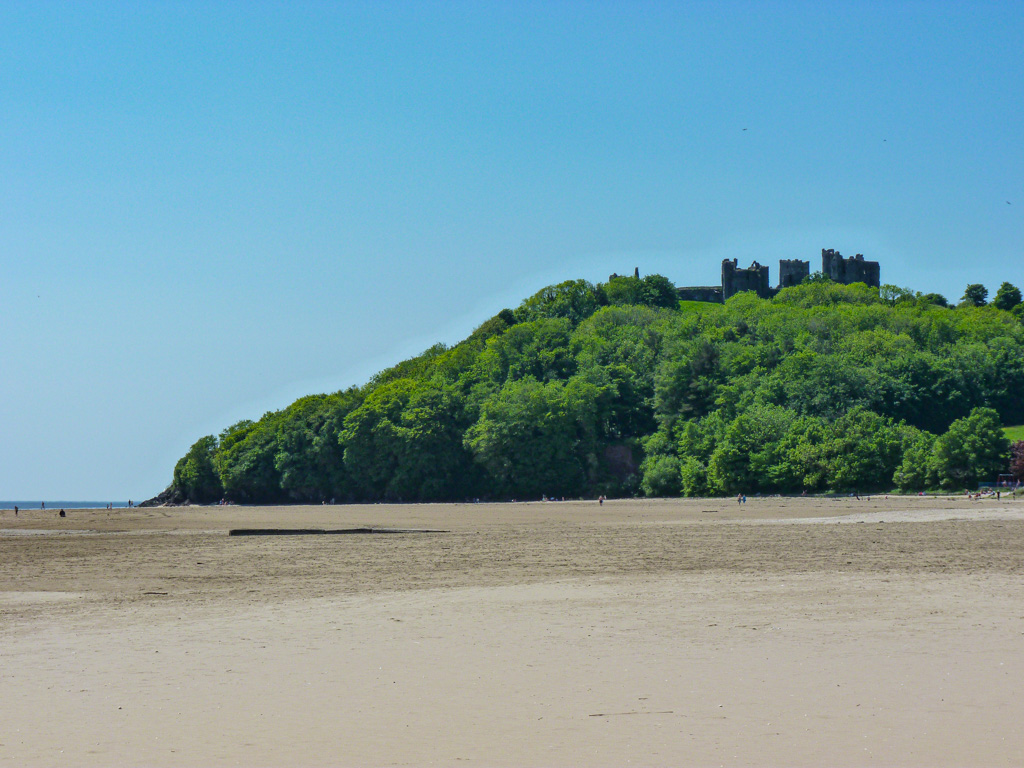 For #MedievalMonday The substantial remains of Llansteffan castle established in the earlier C12 within the site of an Iron Age promontory fort. Rebuilt in stone and held by the de Camvilles for much of the Middle Ages 📷 My own May 2024 @ItsYourWales