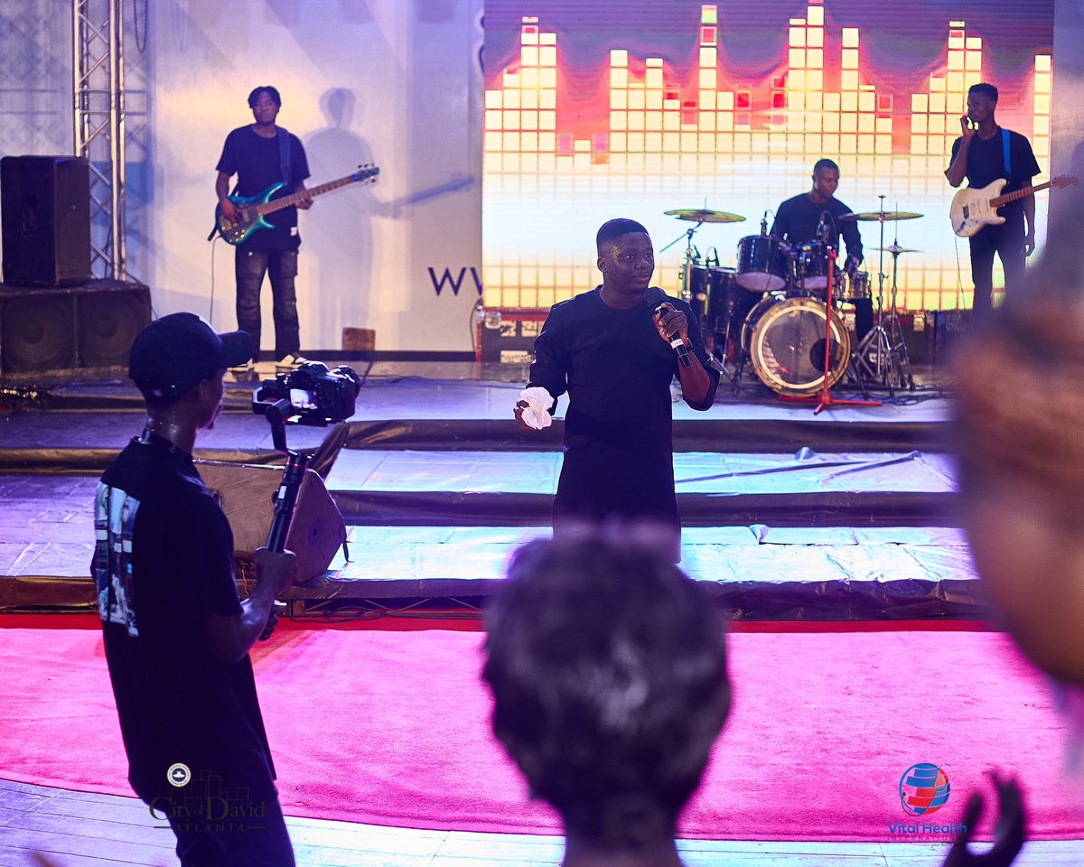 Doublevisual_'s tweet image. May your Favour and Mercy continue to shine through us oh God , this week we pray against wasted effort.