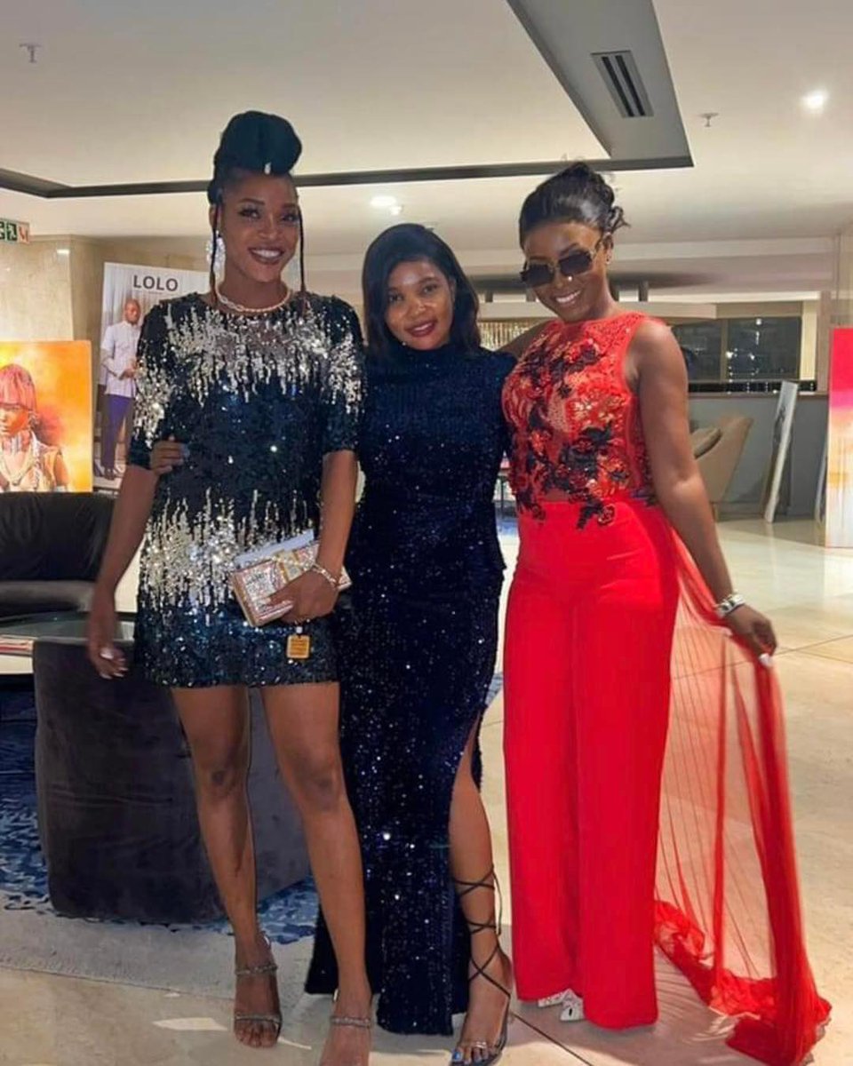 3 divas, Lauraa, Dyana, Senzaa. 
Wadjo radio disponible: 
Appstore : apps.apple.com/us/app/wadjo-r…
Playstore : play.google.com/store/apps/det…...
🕸️ wadjoradio.net