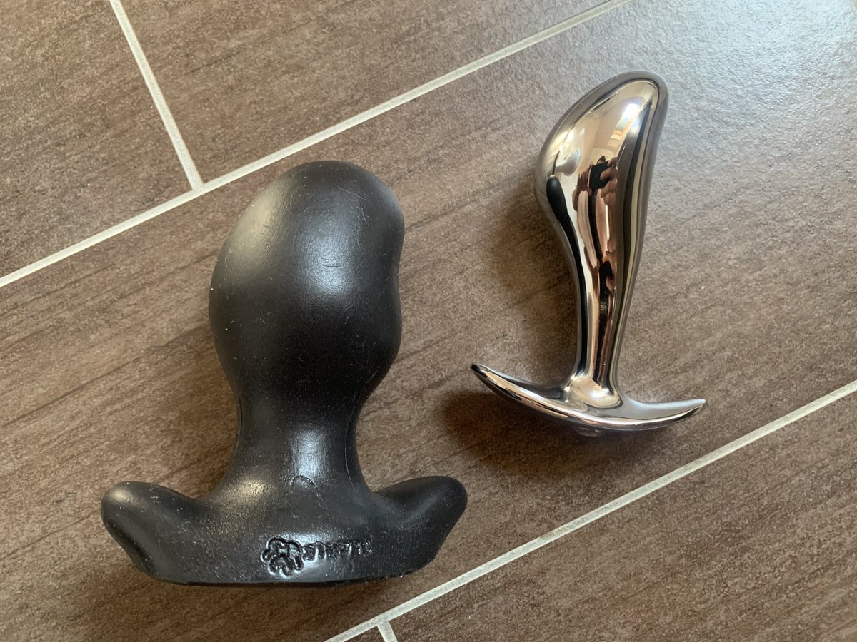 Can you spot the plug? 
My boi told me to train my pussy until I can wear the Oxballs ErgoPlug M... Mission accomplished I'd say. 

But does that mean I'm a pussyboy now? 😳🫢