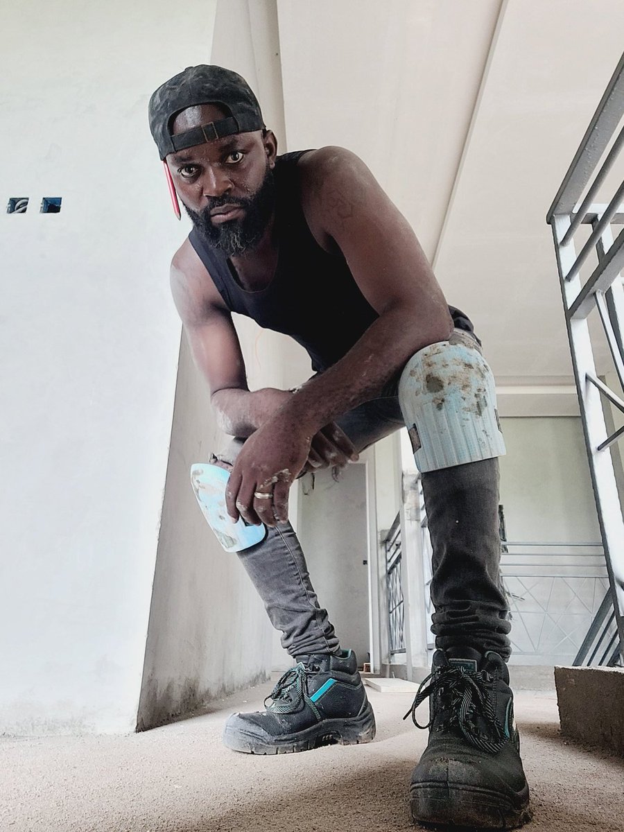 ningilpas87's tweet photo. Je suis Gildas, carreleur professionnel doté d'une grande maîtrise du carrelage, je suis le maître. Tout ce que je touche devient une perfection. Abonnez-vous et partagez. Big up. https://t.co/LljgM6fUDR