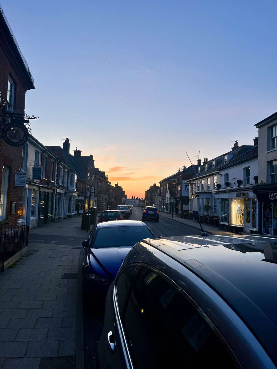 lisastallingsc1's tweet photo. Beautiful sunset in Southwold.
#suffolksunset
#southwold https://t.co/itau0MOwnd