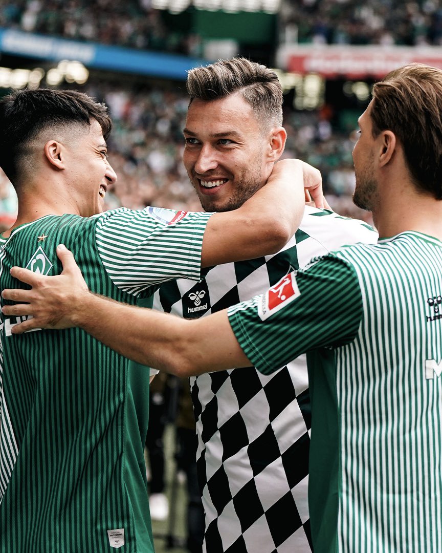 werderbremen's tweet photo. 𝑫𝒂𝒏𝒌𝒆 für 7️⃣ Jahre Werder Bremen, 𝑷𝒂𝒗𝒍𝒂𝒔! 💚🐙

#Werder https://t.co/kLsQl0anmt