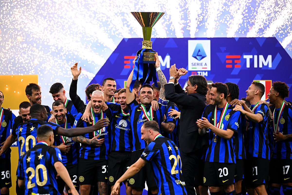 Bonjour aux champions d'Italie. 🖤💙🇮🇹