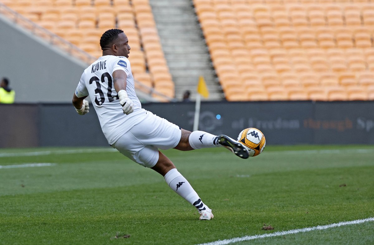 “To me it seems like if the fans didn’t shout for him to come one, Khune wouldn’t have played.' Former Kaizer Chiefs winger Junior Khanye feels that the club’s technical team disrespected veteran goalkeeper Itumeleng Khune. idiskitimes.co.za/dstv-premiersh…