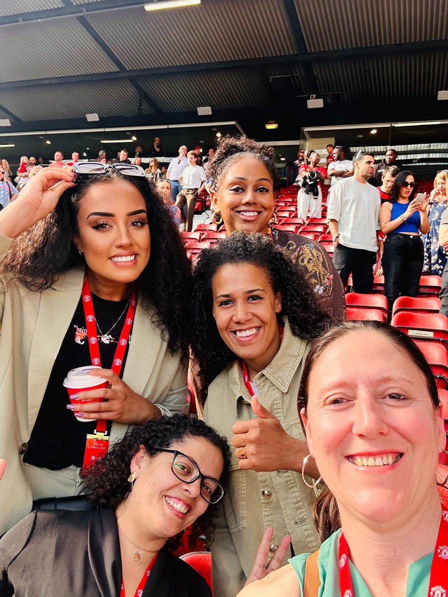 Beautiful day at Old Trafford seeing out the end of another huge WSL season 🔥

Absolutely loved spending time with some heroes from across the game ❤️

<a href="/BarclaysWSL/">Barclays Women's Super League</a>