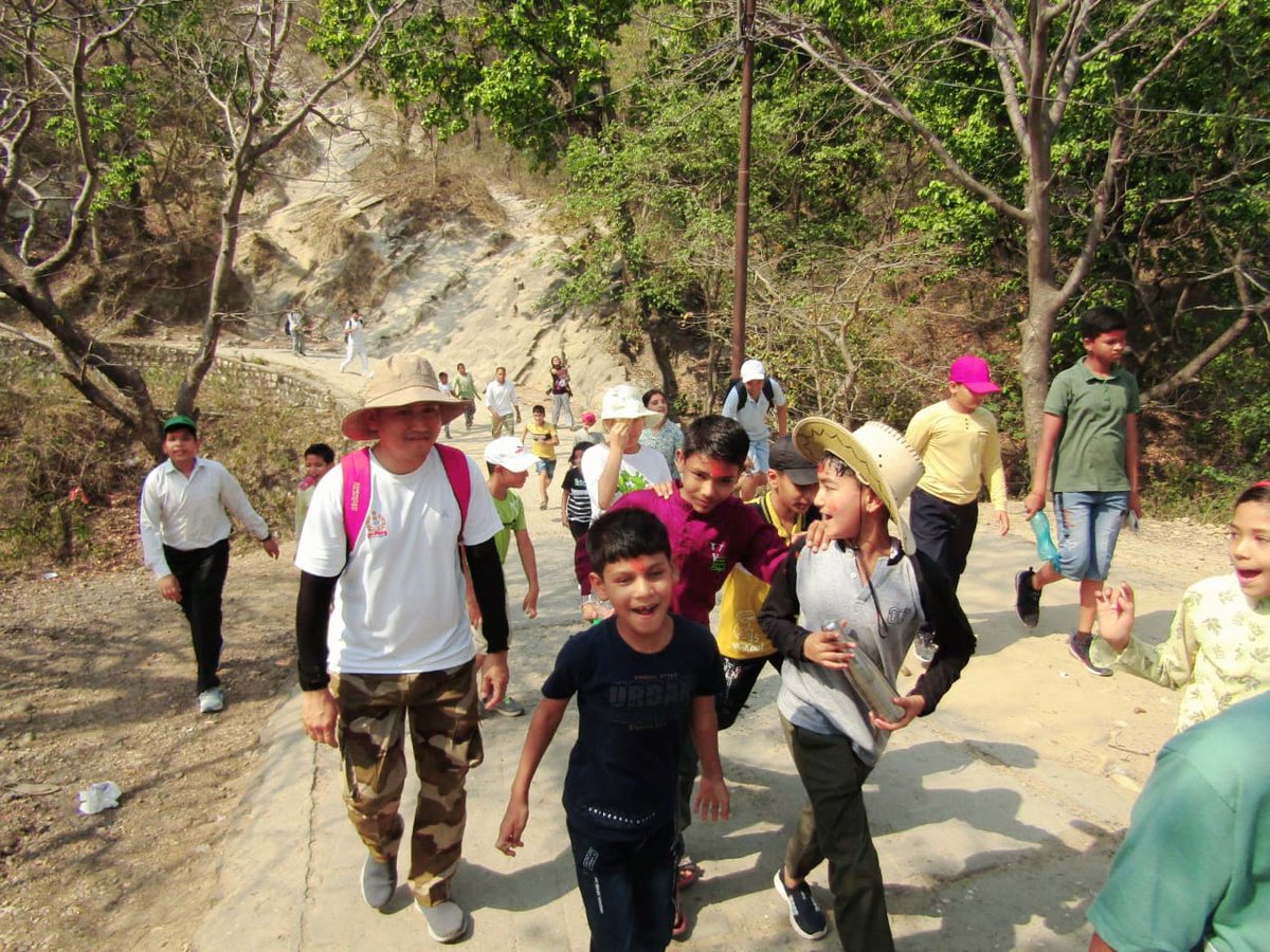 An UBUNTU trek to Neel Parvat for CISF family members was organized @ CISF Unit BHEL Haridwar. They explored the breathtaking beauty of nature & learned basic survival skills in jungle.

#PROTECTIONandSECURITY #Welfare
@HMOIndia
@MinistryWCD