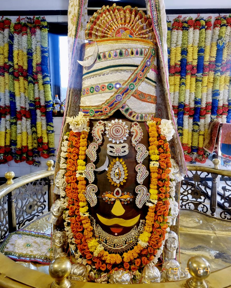 શ્રી મહાકાલ મંદિર સિંઘોલા રાજનાંદગાંવ છત્તીસગઢ થી શ્રી મહાકાલના સુંદર શણગાર દર્શન

જય શ્રી મહાકાલ
ઓમ મહાકાલાય નમઃ

#TempleConnect #Mahakal #Singhola #Rajnandgaon #Chhattisgarh #TemplesofIndia  
templeconnect.com
Your Devotional Connect Online
