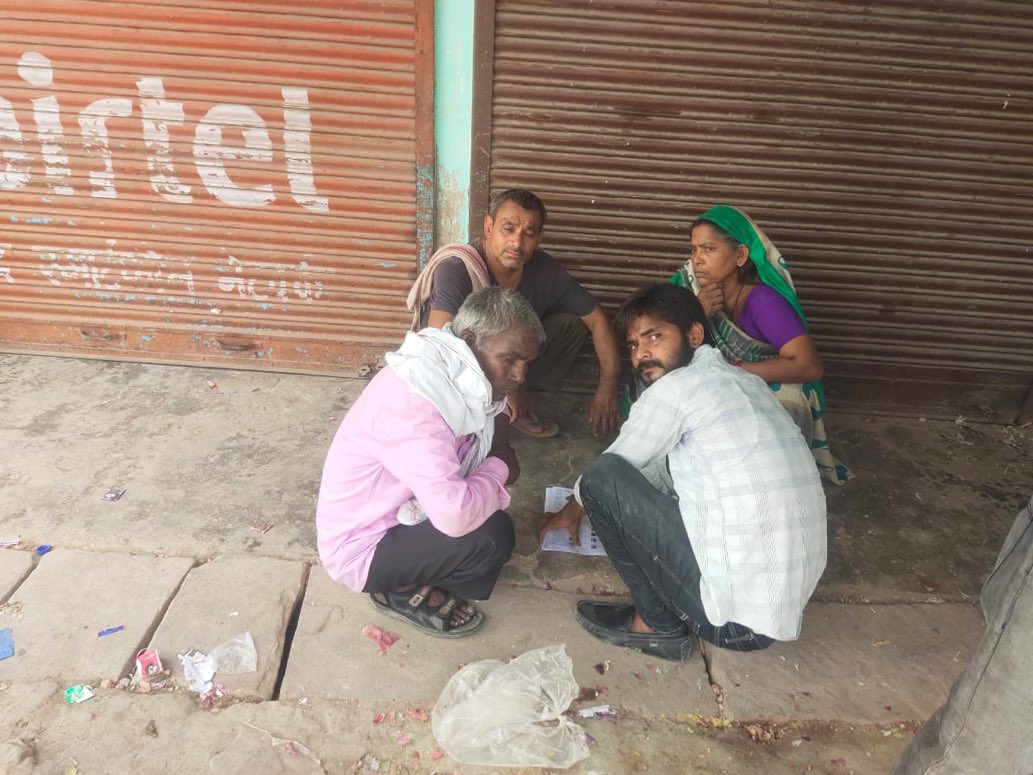 Congress booth in Amethi 🥹 Table hi dedo