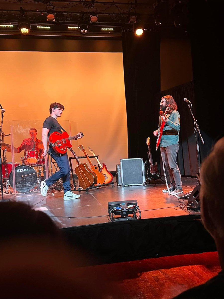 The talented , artist/singer/songwriter Jake Thistle rockin’ our semihollow SF-1, live at the Avenel Performing Arts Center . check him out  open.spotify.com/album/5NHK1O1K…