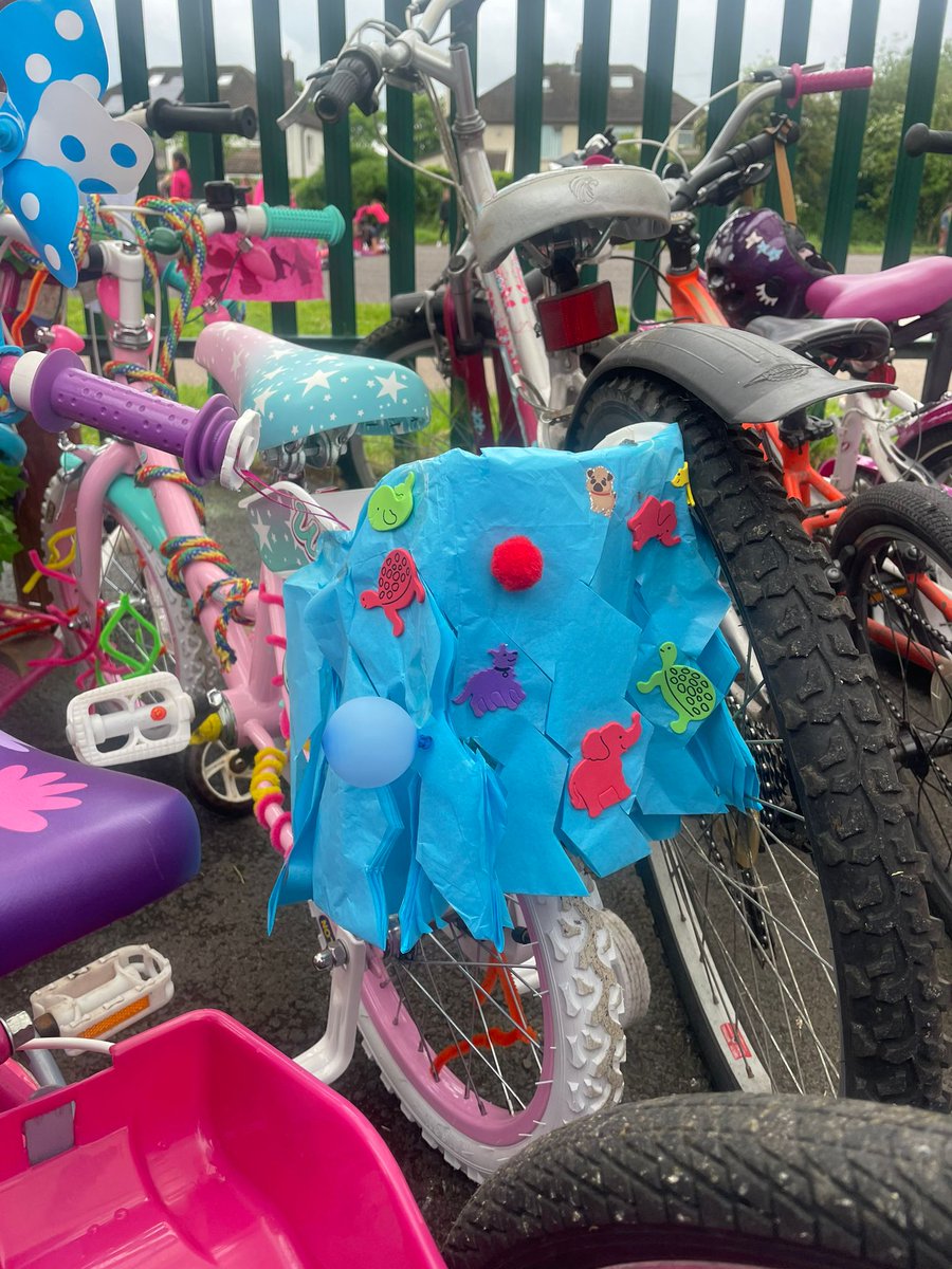 Bling your bike 🥰
On Friday @TogherGirls marked the  end of @CorkBikeWeek by encouraging students to decorate their bikes and scooters. Prizes were awarded for the most colourful bikes and scooters in the #bikeshed.
@bestofcork @CorkSports @creativeschools
