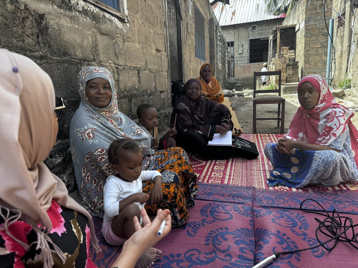 Always a delight to meet fully vaccinated kids and their proud mothers. No wonder they look so healthy with smiles #vaccineswork #Zanzibar @UNICEFTanzania