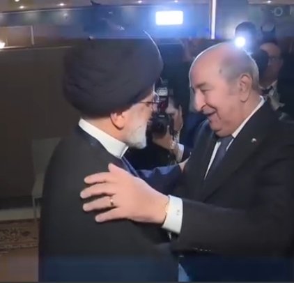 تبون كان ضيف مع المديعة نجوى قاسم...بعد حوارها معه بأيام توفت.
إلتقى #الرييس_الإيراني فودع كذلك.
زار روسيا فكاد بوتين ان يودع بسبب انقلاب فاغنر.
زار الصين فضربها الفيضان و الإعصار وغاب وزير خارجية الصين لاسابيع كما لو أنه اختطف.
زار البرتغال كاد رئيسها ان يموت بسبب وعكة صحية سقط