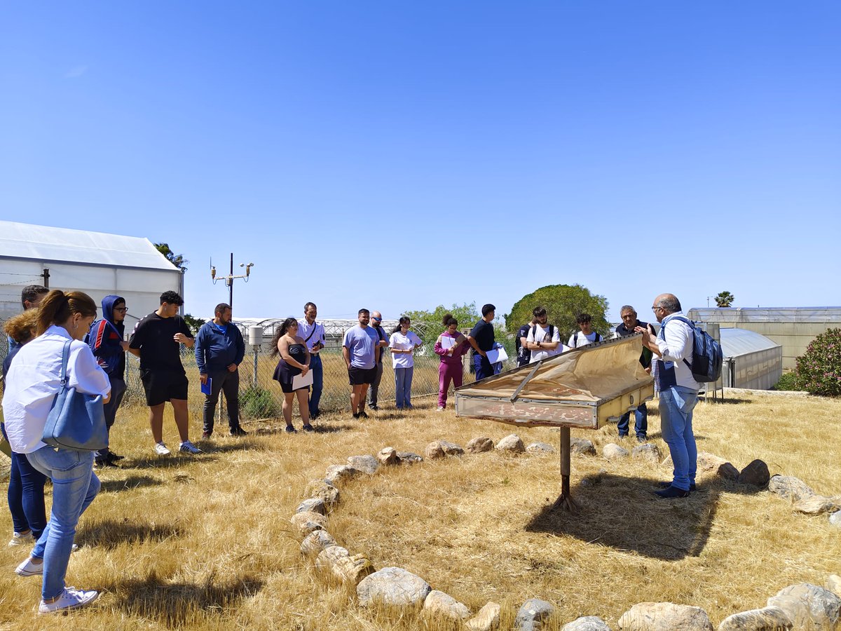 IfapaJunta's tweet photo. El #IFAPA forma en #Almería en el #deshidratado de hortalizas con su proyecto Alpujarra Agroecológica.

Este taller transmite a los agricultores de la #Alpujarra Almeriense nuevas formas de dar salida a la excedencia de distintas #hortalizas

🔗Conoce más: https://t.co/m8RntgFlK6 https://t.co/SfKOXsScjx