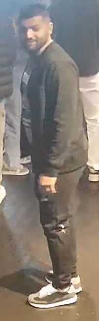 #LatestNews - We are investigating a sexual assault at a bar in Bournemouth are issuing a CCTV image of a man we would like to identify. If you recognise him, contact us quoting occurrence 55240056274. Read more: news.dorset.police.uk/news-article/0…