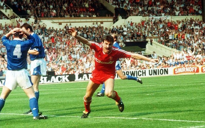 davidholmes73's tweet photo. "...Now on the 20th of May,
We're laughing still on Wembley Way,
Those Evertonians are feeling blue,
It's Liverpool 3 and Everton 2..." πΆπ΅
#35years #facupwinners #facup89 https://t.co/oO5TgY1PJO