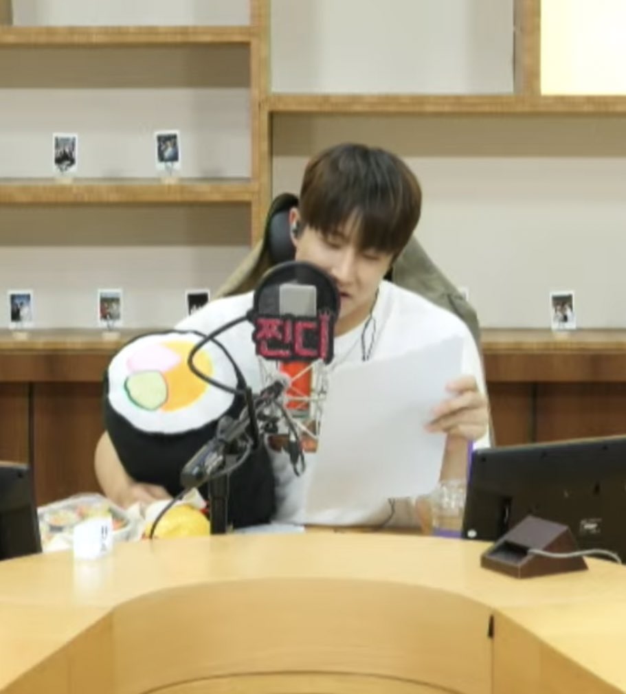 The gimbap pillow is cuteee but it’s more cute with Jinjin is hugging it!!😅🥹🫣 #진진_아이돌한국어 #진진 #JINJIN #ASTRO #아스트로