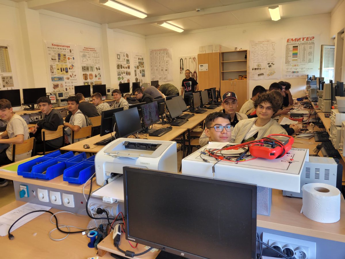 bozdoganmtal's tweet photo. Elektrik Elektronik Tek. öğretmen ve öğrencilerimiz  Erasmus+ Programı  kapsamında 03-17 Mayıs 2024 tarihleri arasında Makedonya'nın Üsküp şehrinde staj ve teknik gezi faaliyetlerinde bulunmuşlardır.
@veyselkasapoglu 
@MehmetMadran09 
@BozdoganIlce 
@bozdoganmtal https://t.co/eejduE0Os5