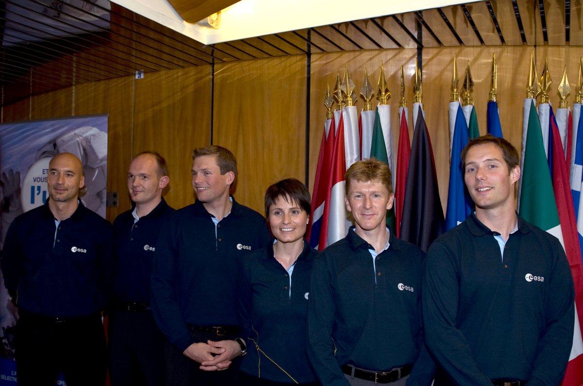 #OTD 20 May 2009, ESA's 'Class of 2009' astronauts was presented at a press conference at ESA HQ in Paris. 🇮🇹 @astro_luca 🇩🇪 @Astro_Alex 🇩🇰 @Astro_Andreas 🇮🇹 @AstroSamantha 🇬🇧 @astro_timpeake 🇫🇷 @Thom_astro 🔗esa.int/Science_Explor… #Shenanigans