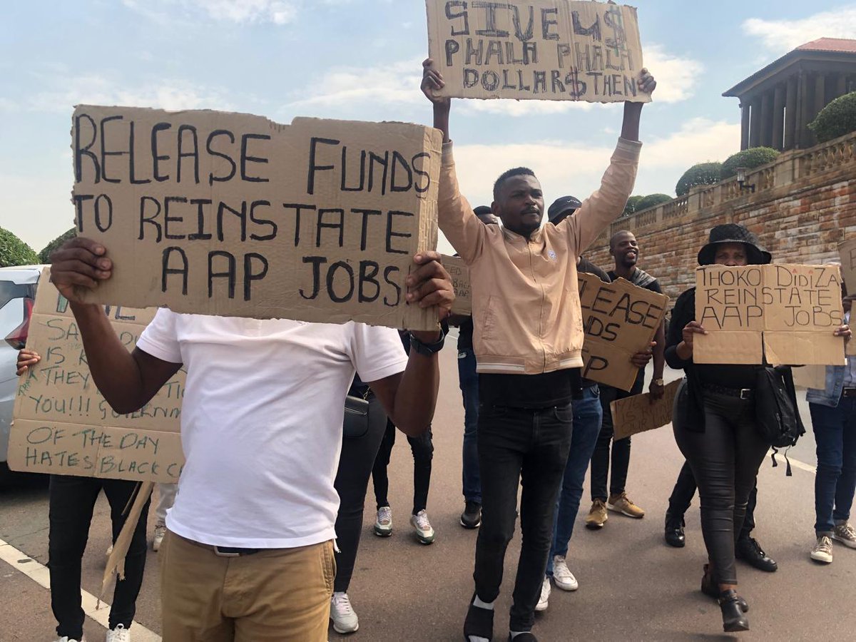 Thandiwe1801's tweet photo. It has been 2 weeks since you put our lives at risk and sleeping in the streets with the hop that @CyrilRamaphosa @ThokoDidiza @PresidencyZA would give our matter thee attention it needs... RELEASE FUNDS!!! 

#UnemployedAgricGraduates 
#BringBackAAPJobs https://t.co/z6ud8TlNLx