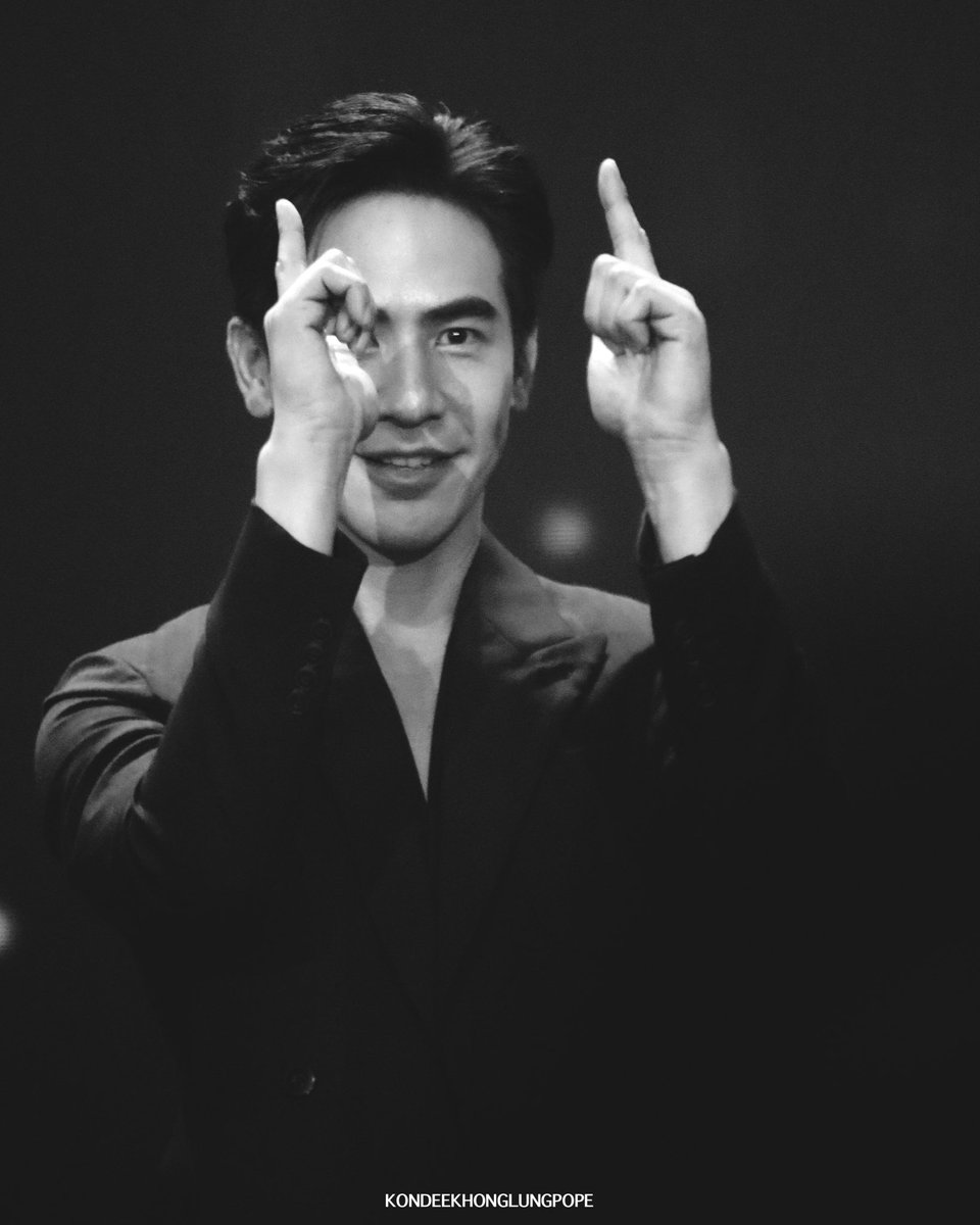 kondeekhonglung's tweet photo. ต้องกราบขอบคุณดีเจนุ้ยจริงๆ ที่บิ้วให้ลุงขึ้นเวทีไปเต้นได้ ปกติขยับตัวมากสุดก็โยกหัว ติงนัง ก็มันส์สุดแล้ว 🥹

#BECMusic
#BECMusicShowcase
#BECMusicxPOPE
#popezaap https://t.co/SOBGCvpnad
