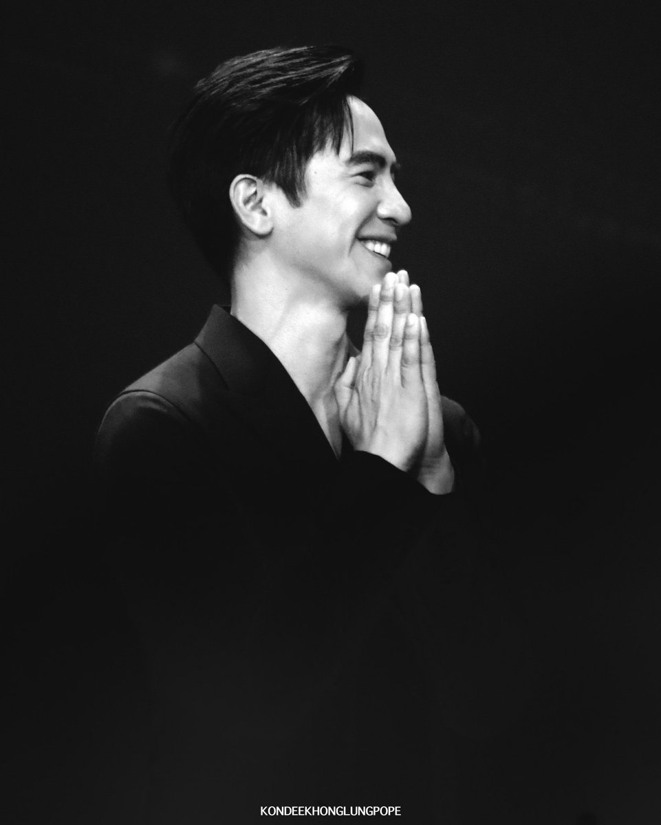 kondeekhonglung's tweet photo. ต้องกราบขอบคุณดีเจนุ้ยจริงๆ ที่บิ้วให้ลุงขึ้นเวทีไปเต้นได้ ปกติขยับตัวมากสุดก็โยกหัว ติงนัง ก็มันส์สุดแล้ว 🥹

#BECMusic
#BECMusicShowcase
#BECMusicxPOPE
#popezaap https://t.co/SOBGCvpnad