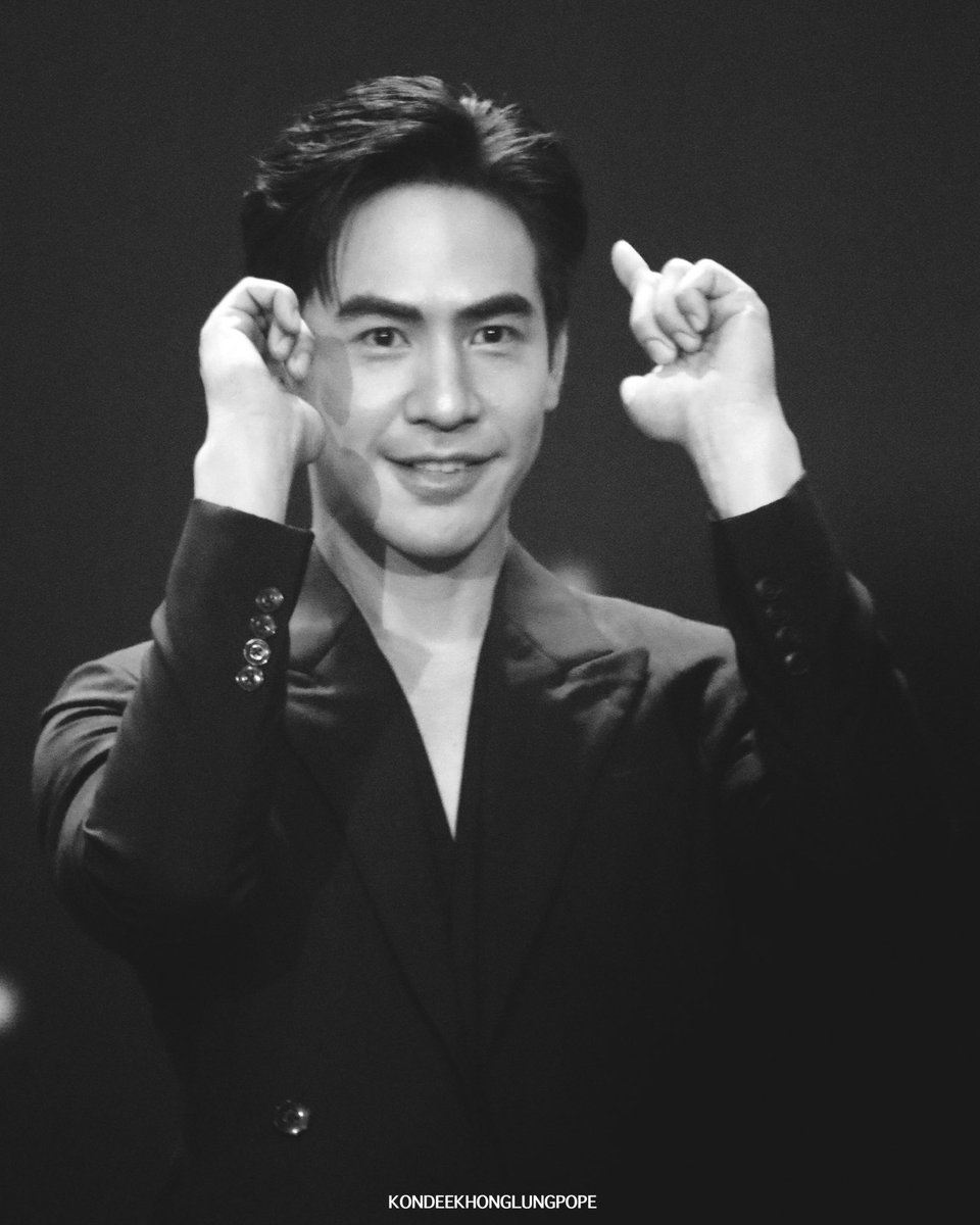 kondeekhonglung's tweet photo. ต้องกราบขอบคุณดีเจนุ้ยจริงๆ ที่บิ้วให้ลุงขึ้นเวทีไปเต้นได้ ปกติขยับตัวมากสุดก็โยกหัว ติงนัง ก็มันส์สุดแล้ว 🥹

#BECMusic
#BECMusicShowcase
#BECMusicxPOPE
#popezaap https://t.co/SOBGCvpnad