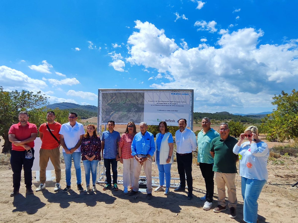 🚜🌱 La vicepresidenta segona de la @dipvalencia, @RMazzolari, visita el projecte de transformació agrícola per al cultiu de garrofes en ecològic, celebrat en #Llíria.

🌳👩🏼‍🌾 Iniciativa que posa en valor el patrimoni agrícola tradicional de les zones d'interior de la província.