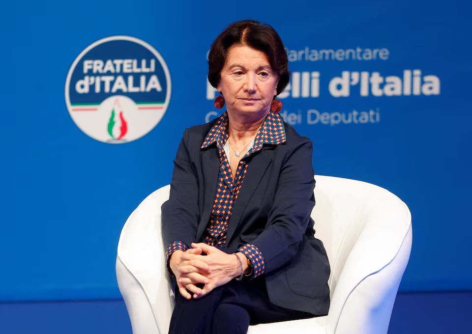 Abortion rights activists heckle Italy's family minister at conference 'activists booed and raised letters forming the sentence 'I decide over my body.' ' buff.ly/44NVuLe