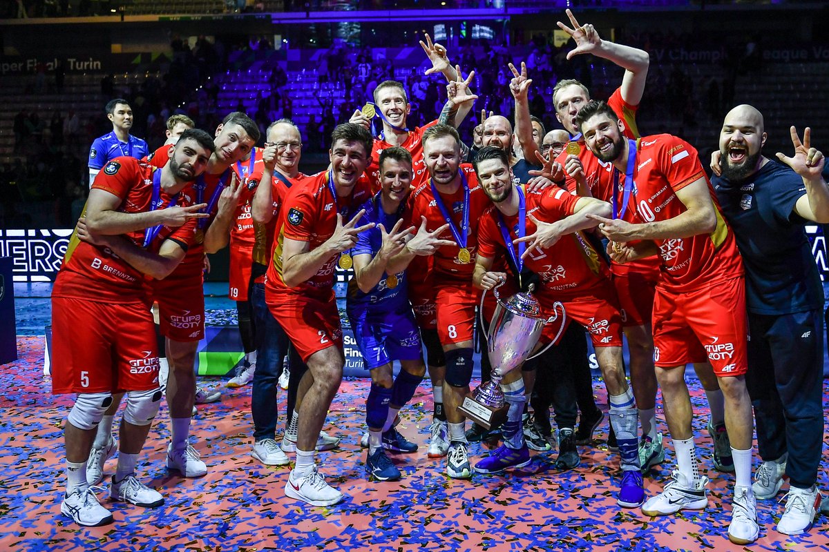 ZAKSAofficial's tweet photo. Rok temu w Turynie 🤩 #GoatsInTurin 

ZAKSA rekomenduje kolekcję siatkarską Teamwear 4F ➡️ https://t.co/hbyixsYSjc #4f #4fteam #4fPoland #4fPolska https://t.co/4AXR0TdNxB