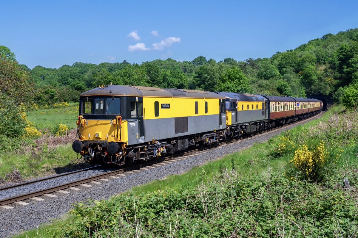 The highlight of the event for me 😅 73119 33108 recreate times of old from the Southern region at the SVR diesel gala in some fine Spring sunshine yesterday afternoon. 19th May 2024. 📸 ☀️ @SVRDiesels ⭐️ Framed Prints ➡️🏞️📸 railwayartprintshop.etsy.com/uk/listing/172… #class33 #class73 #railways