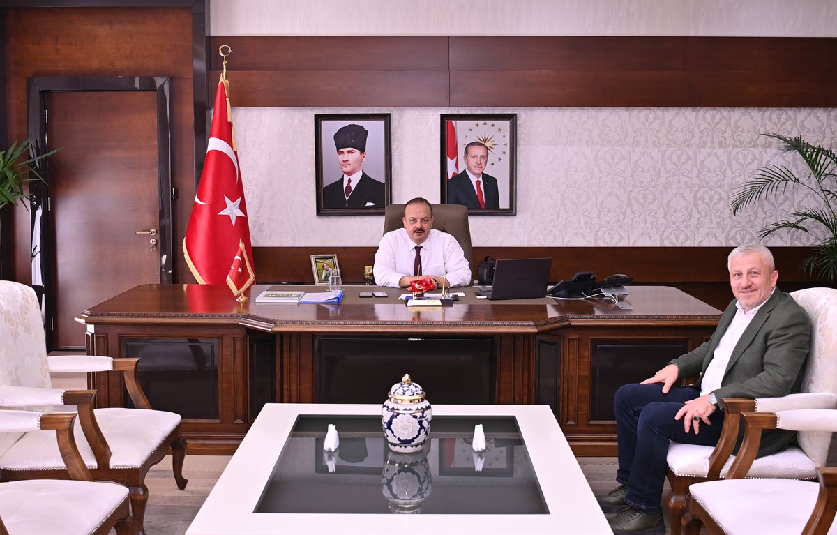 Bursa E. İl Sağlık Müdürü Fevzi Yavuz Yılmaz,

Vali <a href="/YakupCanbolat/">Yakup CANBOLAT</a>'ı makamında ziyaret etti.