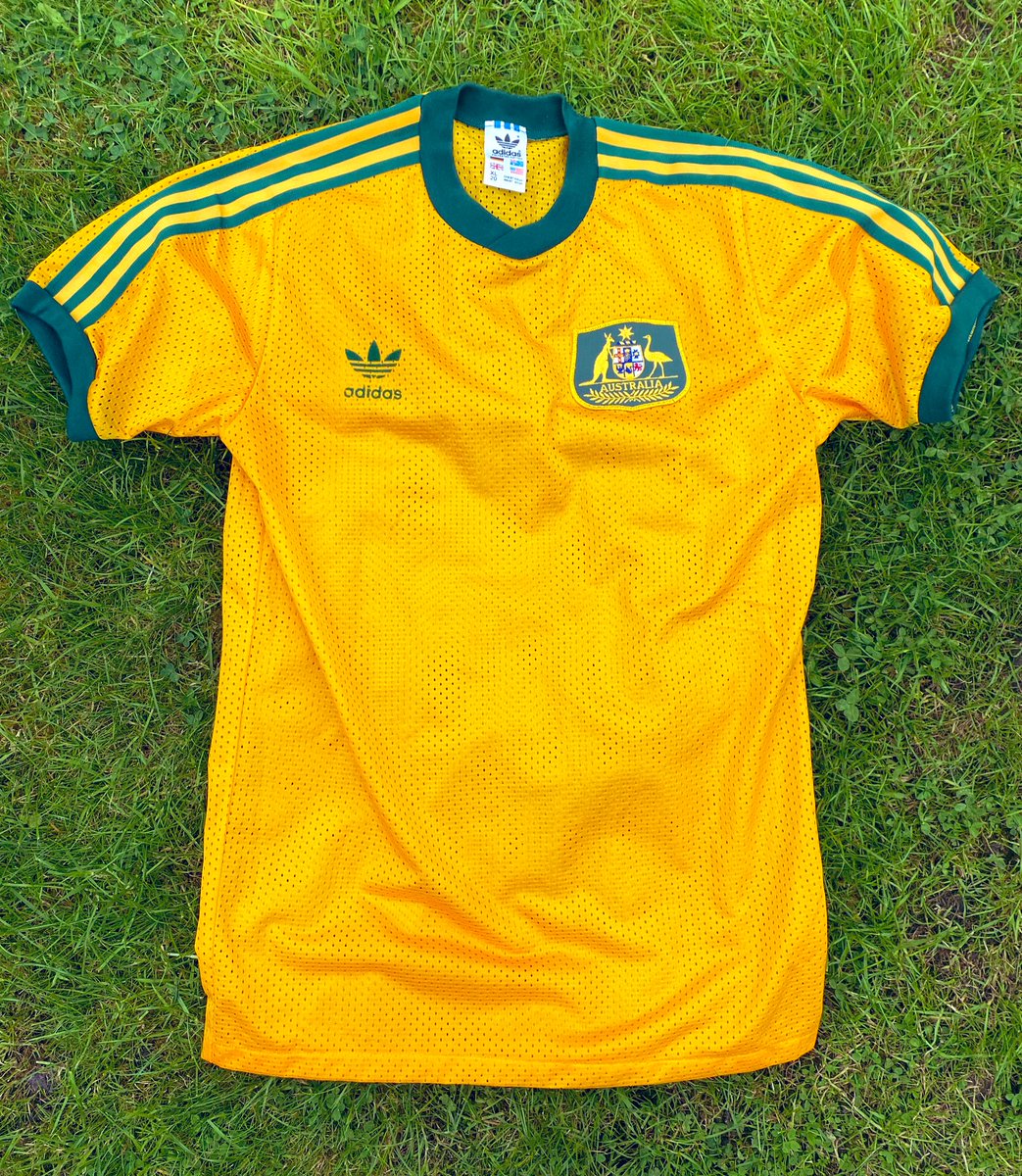 Australia 1989 shirt. Fantastic bit of trefoil 🦘 🟡🟢

Worn for the Italia ‘90 qualifiers, where the Socceroos lost out to the Israelis by a point in their bid to make the continental playoff round.