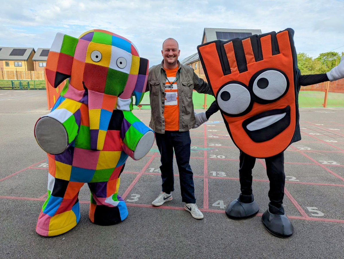 Happy #WalkToSchoolWeek! 🥳 We're taking to the streets to celebrate the joys of walking & wheeling to school with pupils across the UK! Starting in #Blackpool, where we're joined by a very special guest - Elmer the Patchwork Elephant! livingstreets.org.uk/elmer