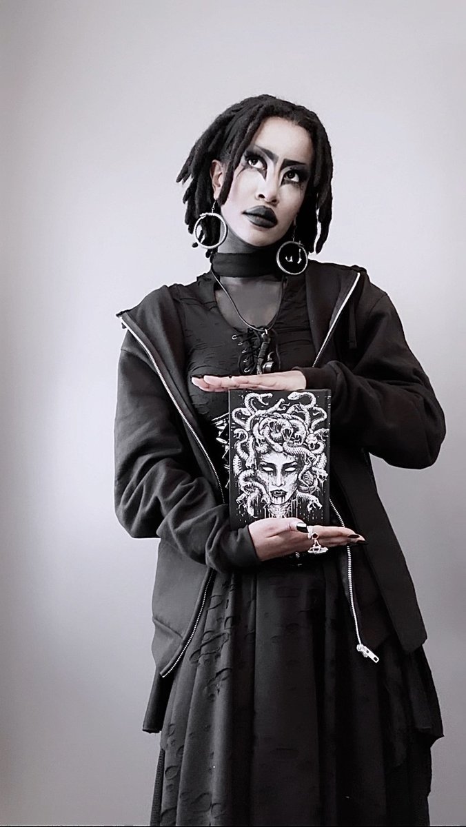 The incredible @hexsic with our Medusa Journal 🤩 #Medusa #VampireFreaks #Goth #GothicFashion #AltFashion