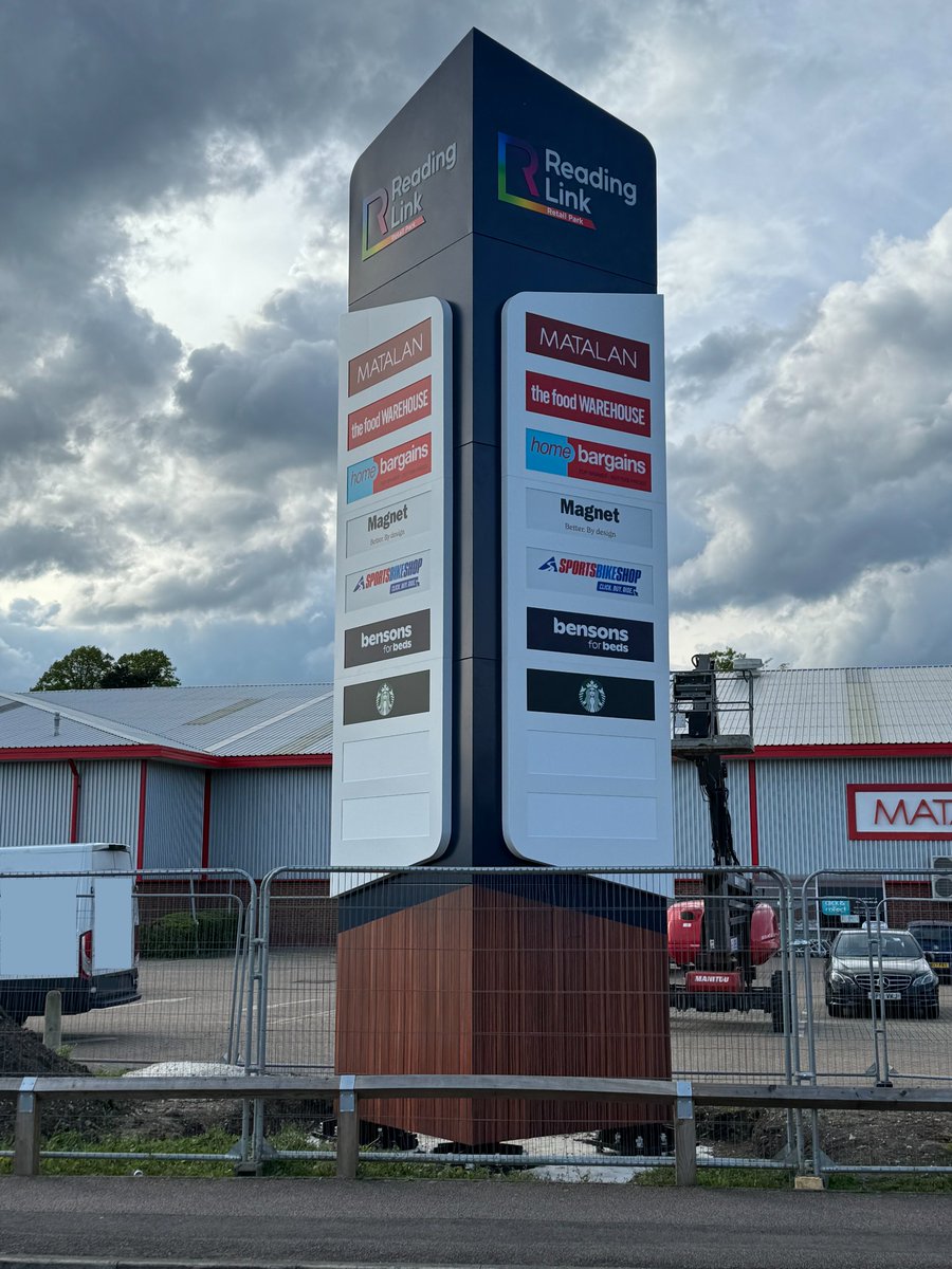 🛍️🛒 We have recently supplied acrylic to a customer for the new totem signage erected at Reading Link Retail Park.

🆓 We offer a free sample service on our Altuglas™ Acrylic range and other signage &amp; display plastics!

Get in touch👇
📞 01482 327944
📧 sales@fabricast.co.uk