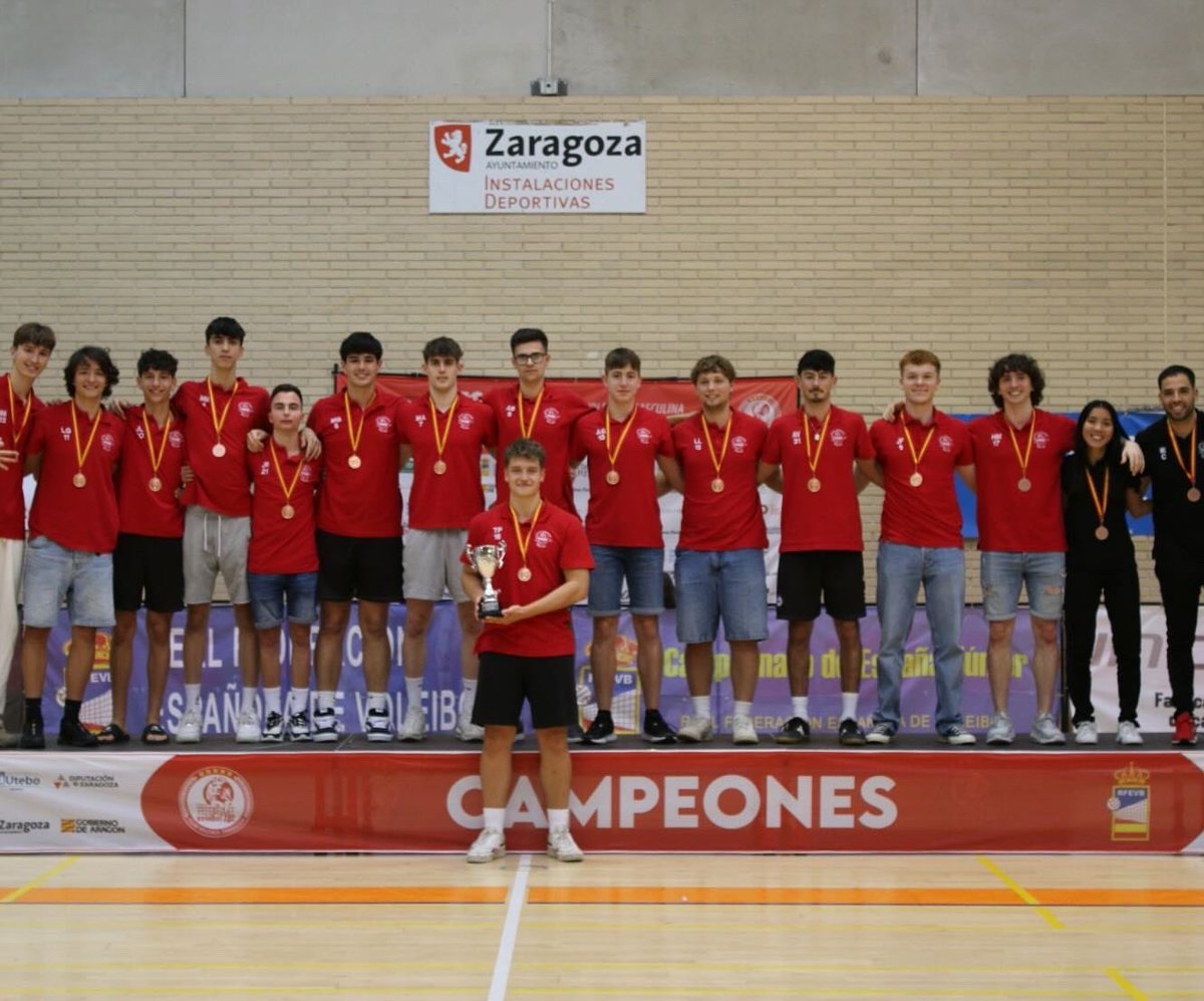 🏐🇪🇸 Campeonato de España Júnior Masculino >> 🥇 Arona Tenerife Sur 🥈 CDV Río Duero Soria 🥉 Motorisa CV Pórtol 🔝¡Gracias a @ClubVoleibolZGZ por la organización del torneo y por su implicación durante los cuatro días de competición!🥰 🔗 rfevb.com/n/arona-teneri…