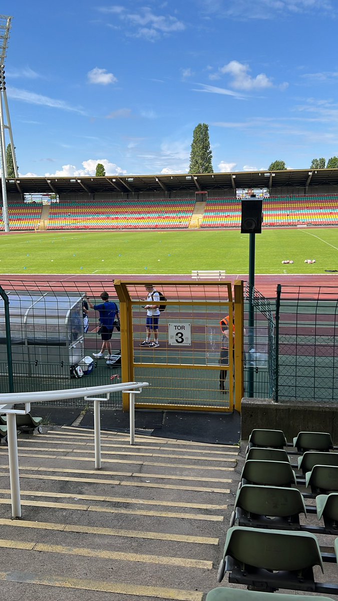 itzfranzii's tweet image. Bin da, kann losgehen 🔵⚪️
#BSCU19 #hahohe #BSCBVB