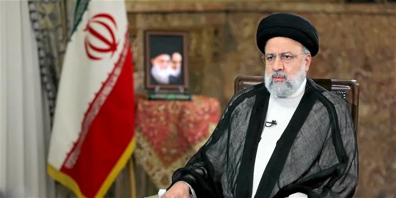 Alerte 🚨 #Iran 🇮🇷 : Les médias d’état confirment la mort du président Ebrahim #Raïssi dans un crash d’hélicoptère. Dans le système politique iranien, le président est la deuxième personnalité du pays après le Mollah, l’autorité suprême du pays. Selon la constitution, une