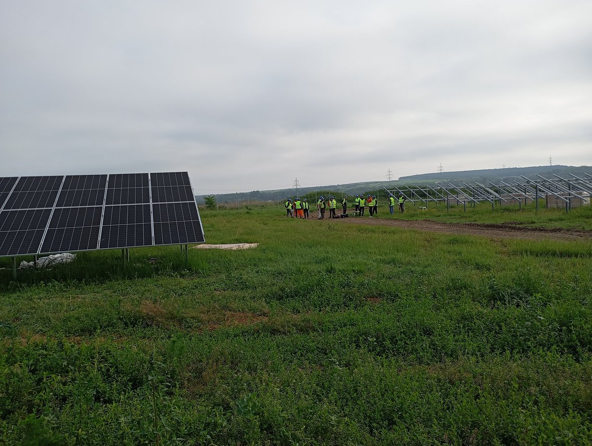 🌱 Embarking on a new chapter in sustainability! #Dacprotocol & #ElectricGreen is kicking off an ambitious project at the photovoltaic park in Slatina City, Olt County. A big thank you to the local council for their support. Working together for a #GreenFuture! 💡🔋