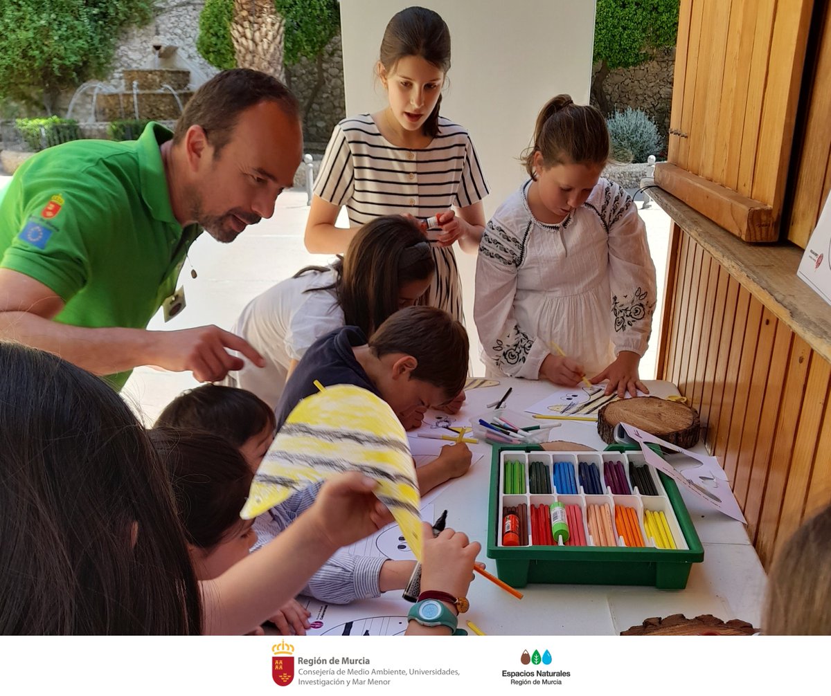 ¡Así hemos celebrado el #DíaMundialDeLasAbejas en #CañaverosaRN! Elaborando divertidas viseras con forma de abeja y entendiendo la vital importancia de estos #Polinizadores ¡Gracias a todos por participar y contribuir a su #Conservación! 🐝 🐝 #Abejas #MochilaDeActividades