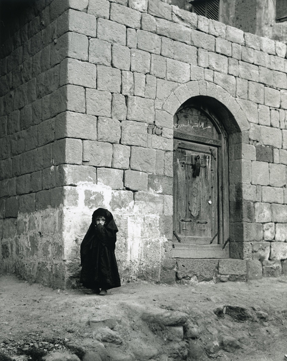 Little girl in a black dress, Yemen, 1977.  
📷: Dorothy Miller