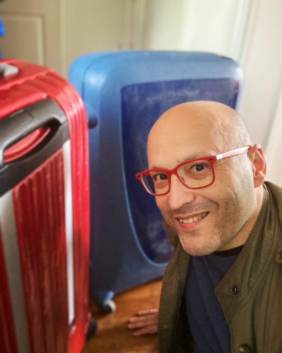 I am happy to introduce you my 2 suitcases that follow me everywhere: the red and the blue 🔴🔵 ⬇️ and today back to Chicagooooooooooo 🙌🏼 . . . @AirFranceFR #conductor #conductorlife #travellife #parischicago