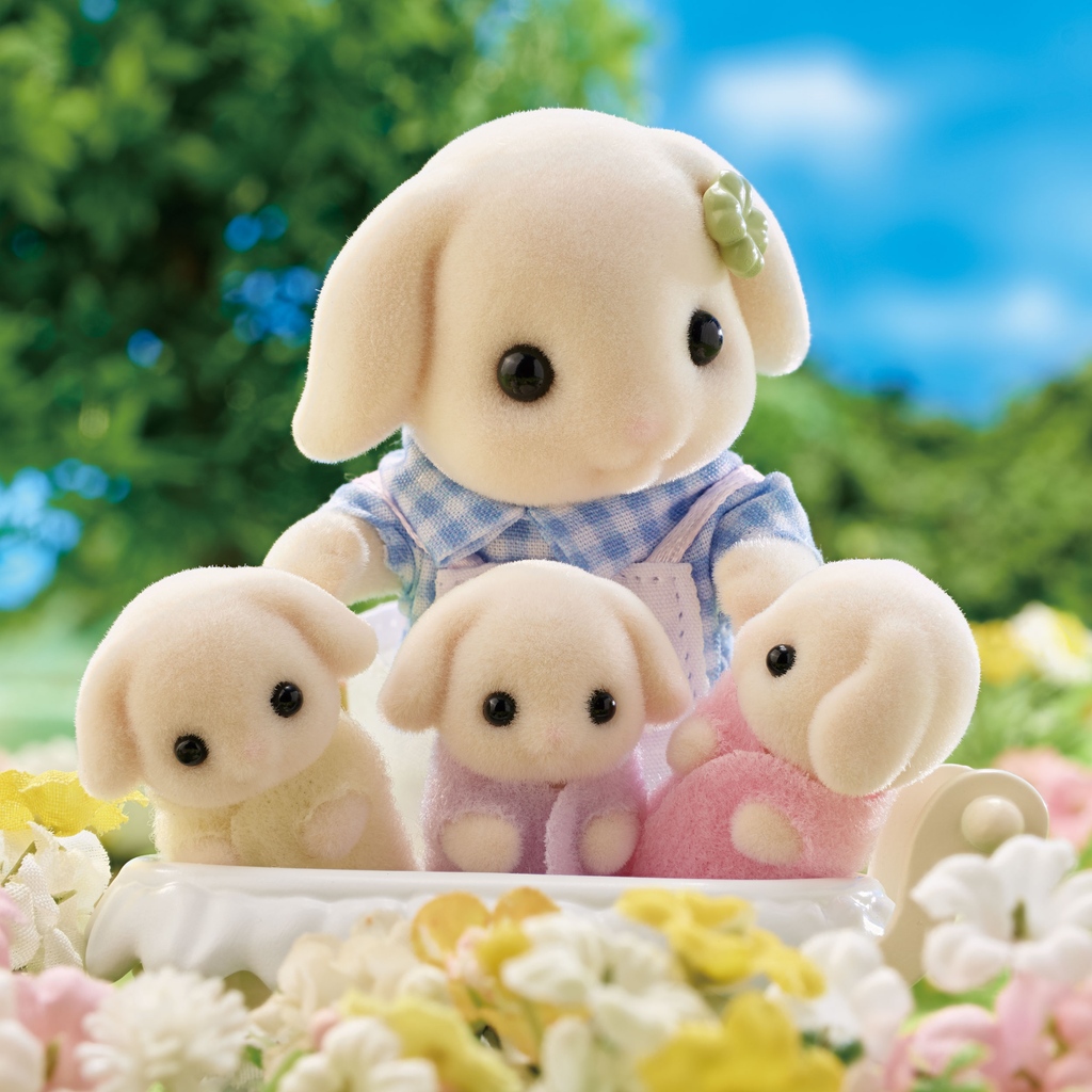 Happy Birthday, Nolan! 🎂 He’s enjoying the sun and flowers with the triplets. ☀️ Do you think they’ll sing Happy Birthday to him? 🎶 Don’t forget to wish Nolan a happy birthday in the comments! 🎁 #birthday #happybirthday #sylvanianfamilies #sylvanianfamily #sylvanian