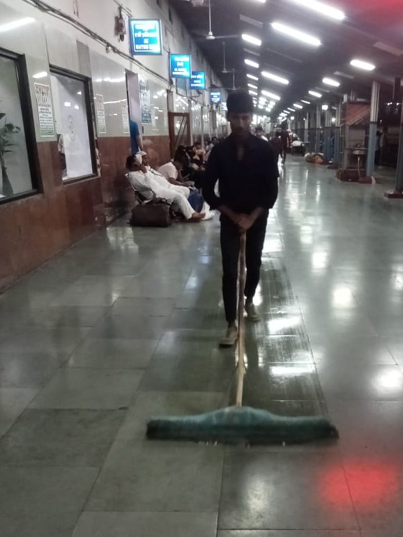 रेलयात्रियों की सुविधा के लिए मुरादाबाद जं. रेलवे स्टेशन पर स्वच्छता का ध्यान रखा जा रहा है।

#SummerSpecial