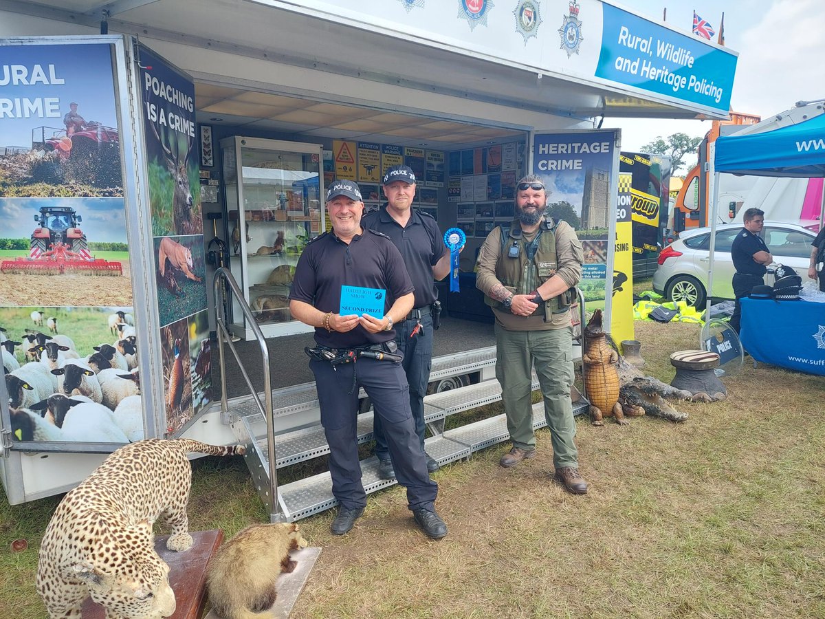 We engaged with over 1200 people at the #Hadleigh Show with our stall securing second place (inc. wildlife/rural team, crime prevention, the community police team & Environment Agency) in judging. It came with a £200 prize which we returned and asked to go to a good cause.