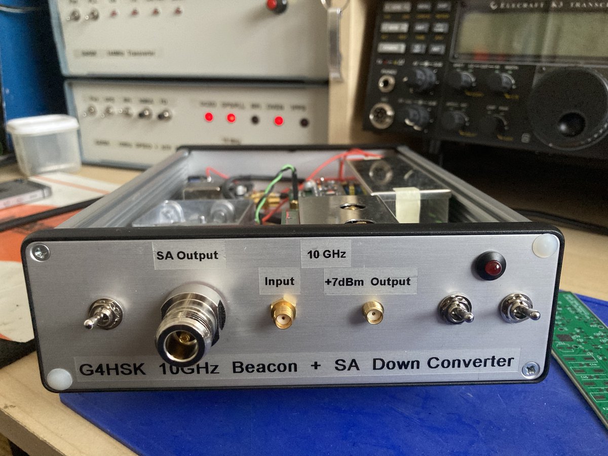 Trying hard to complete some projects. 10GHz Beacon / test source and SA  downconverter basically working. +7dBm output and 10GHz downconverter  outputs to 618MHz which works well with Rigol DSA815TG SA. All locked to a 10MHz OCXO.
Fun on the #GHz_Bands